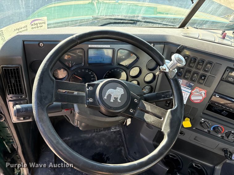 image for item FG1023 2016 Mack CXU613 semi truck