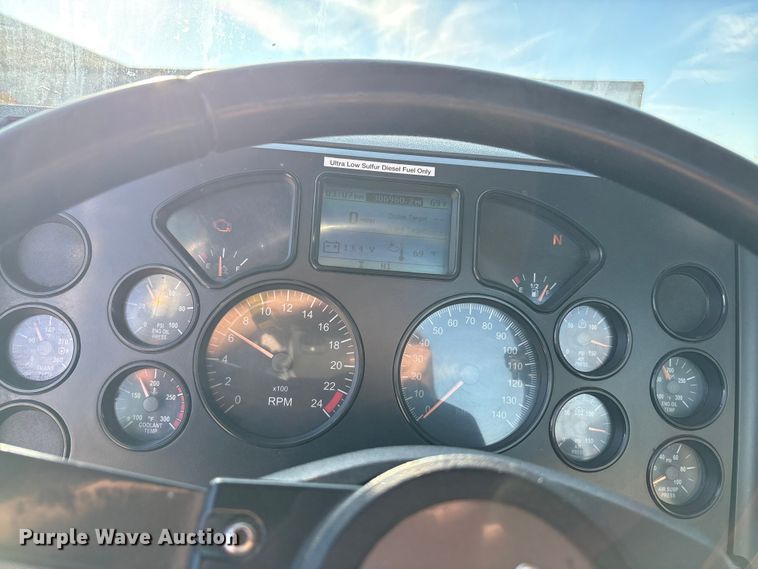 image for item FG1023 2016 Mack CXU613 semi truck