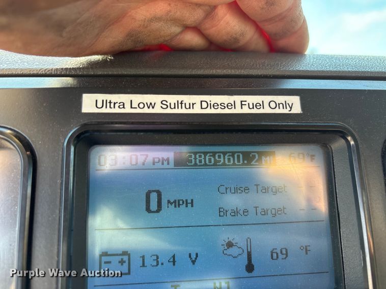 image for item FG1023 2016 Mack CXU613 semi truck