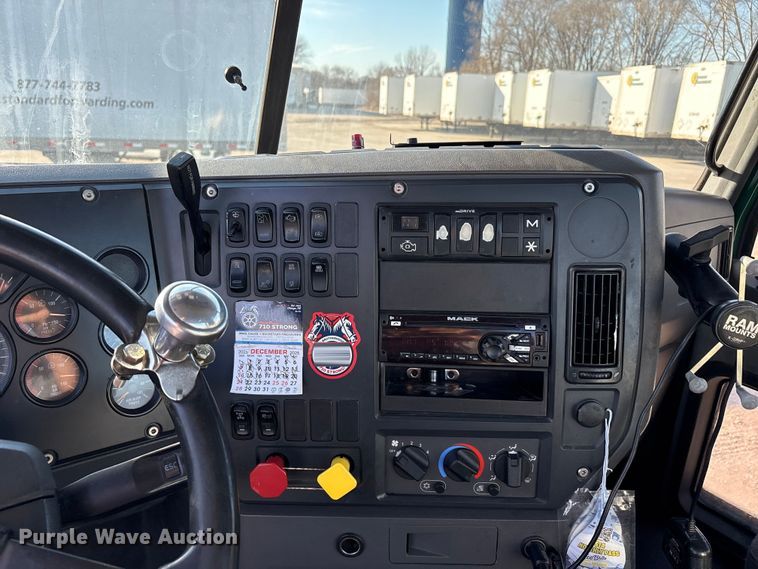 image for item FG1023 2016 Mack CXU613 semi truck