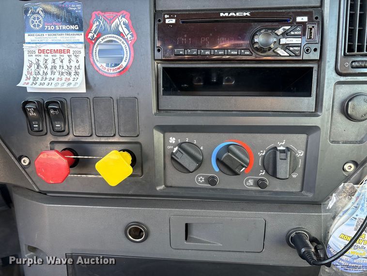 image for item FG1023 2016 Mack CXU613 semi truck