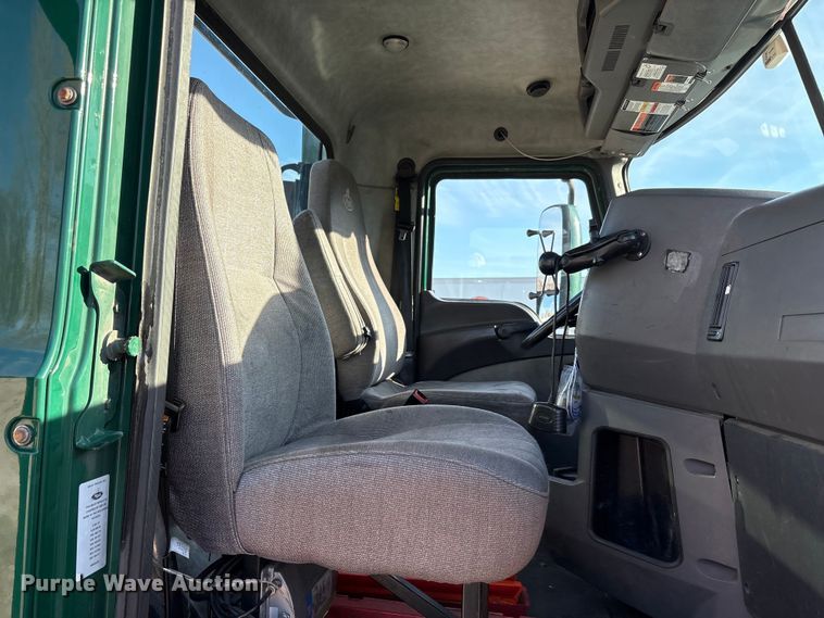 image for item FG1023 2016 Mack CXU613 semi truck