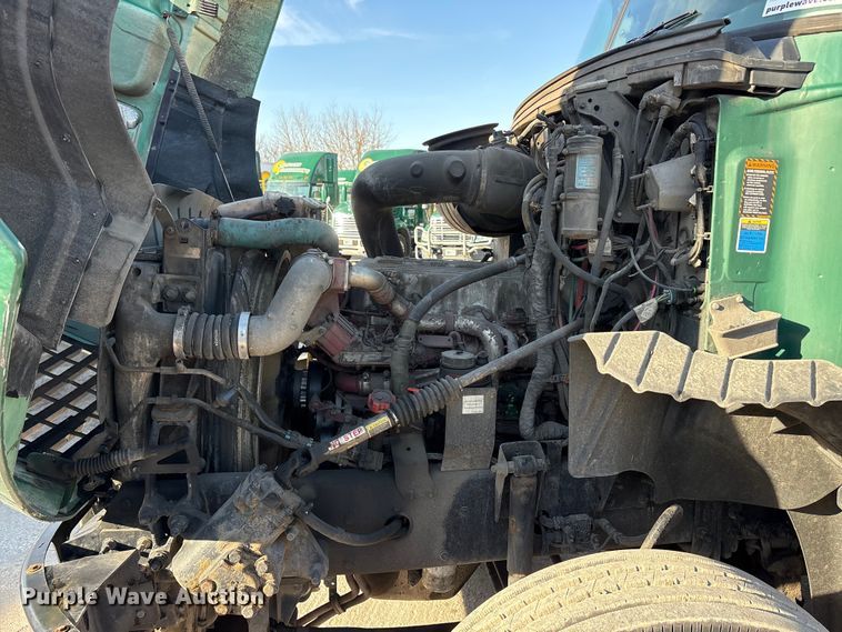 image for item FG1023 2016 Mack CXU613 semi truck