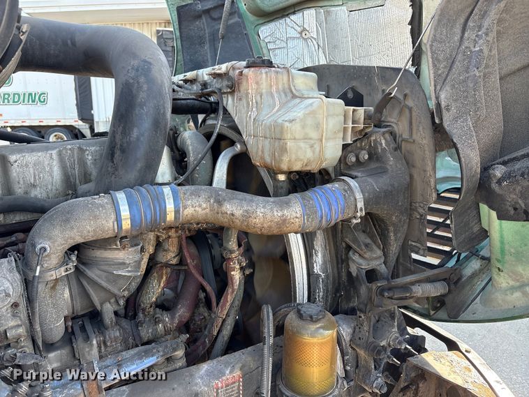 image for item FG1023 2016 Mack CXU613 semi truck