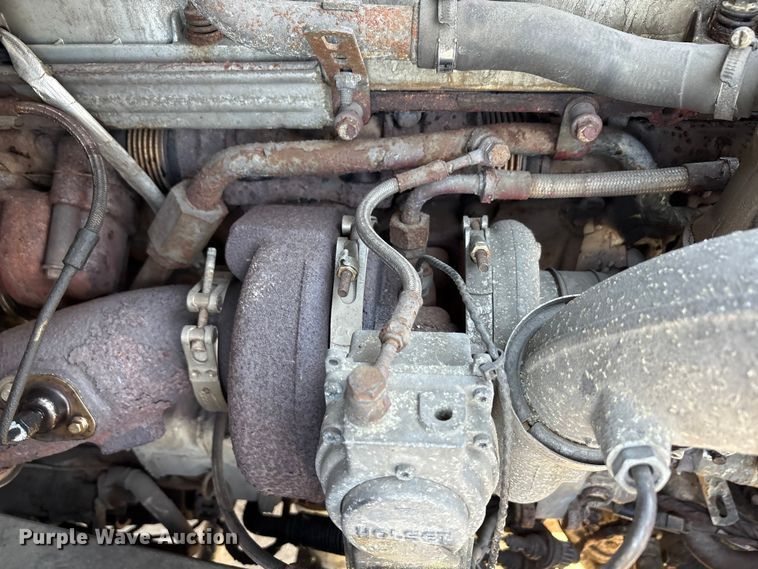 image for item FG1023 2016 Mack CXU613 semi truck