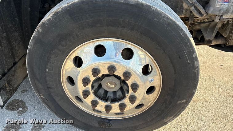 image for item FG1023 2016 Mack CXU613 semi truck