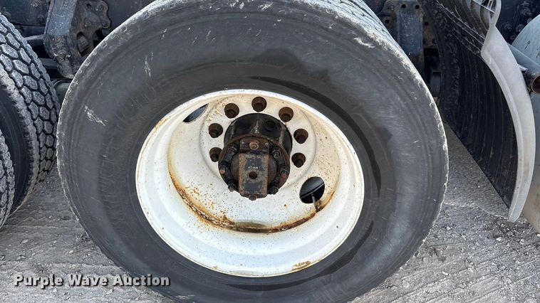 image for item FG1023 2016 Mack CXU613 semi truck