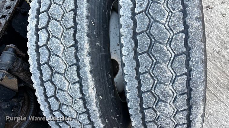 image for item FG1023 2016 Mack CXU613 semi truck