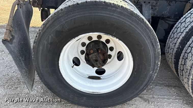 image for item FG1023 2016 Mack CXU613 semi truck