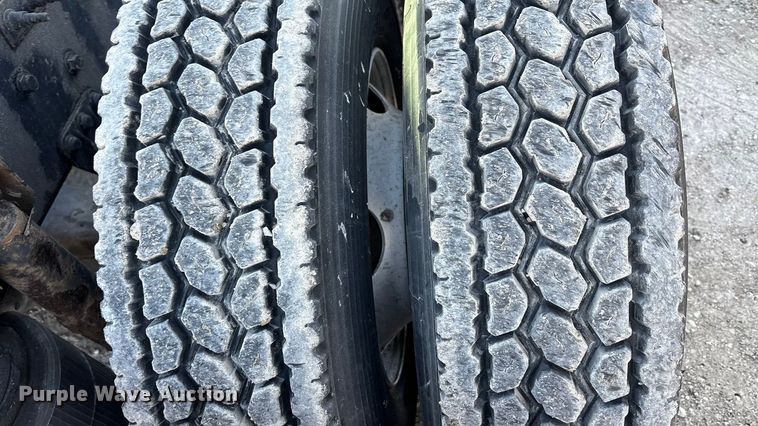 image for item FG1023 2016 Mack CXU613 semi truck