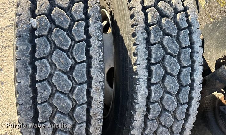 image for item FG1023 2016 Mack CXU613 semi truck