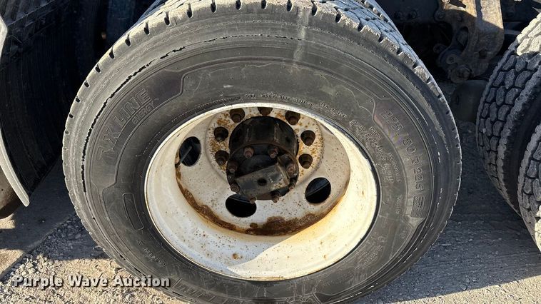 image for item FG1023 2016 Mack CXU613 semi truck