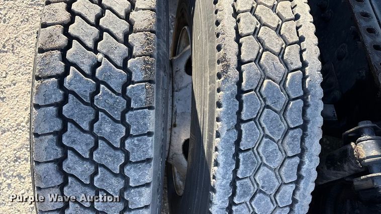 image for item FG1023 2016 Mack CXU613 semi truck