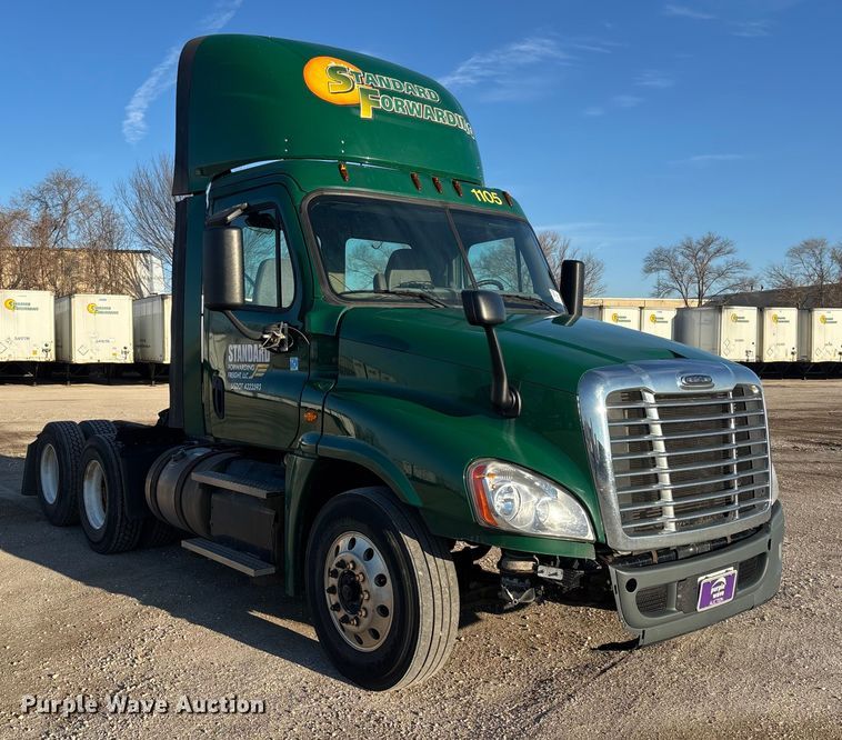 image for item FG1024 2017 Freightliner Cascadia 125 semi truck