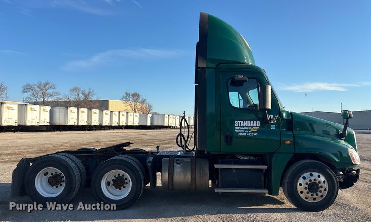 image for item FG1024 2017 Freightliner Cascadia 125 semi truck