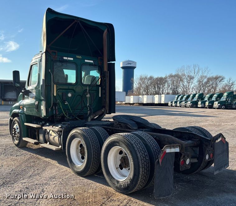 image for item FG1024 2017 Freightliner Cascadia 125 semi truck