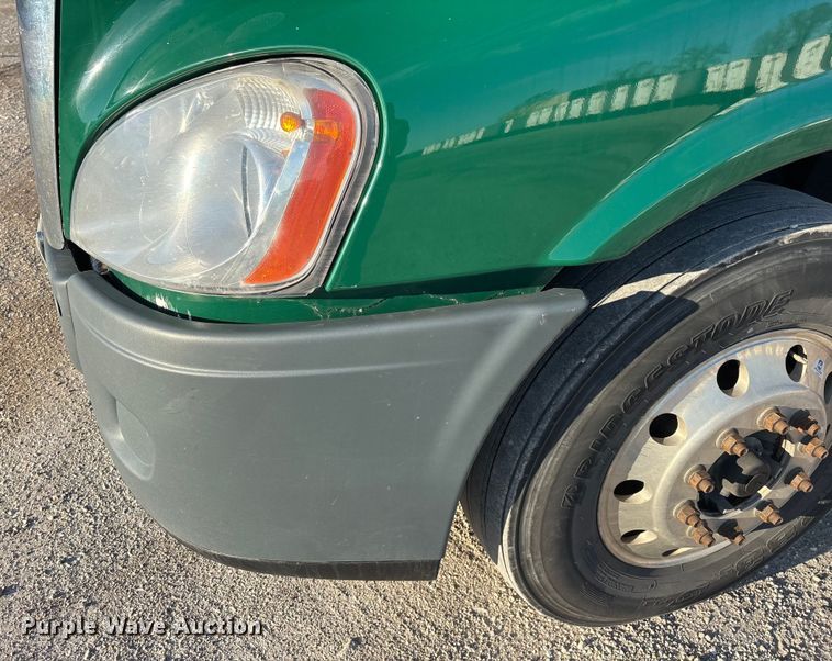 image for item FG1024 2017 Freightliner Cascadia 125 semi truck