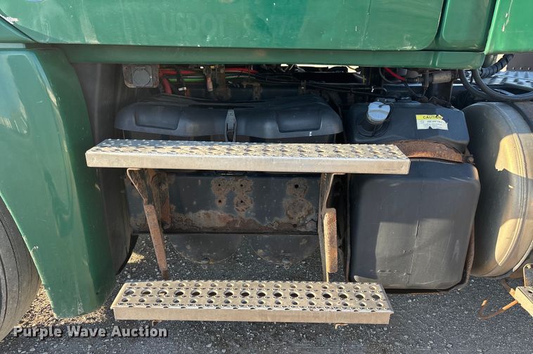 image for item FG1024 2017 Freightliner Cascadia 125 semi truck