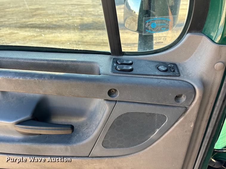 image for item FG1024 2017 Freightliner Cascadia 125 semi truck