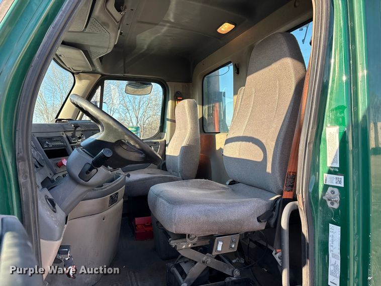 image for item FG1024 2017 Freightliner Cascadia 125 semi truck