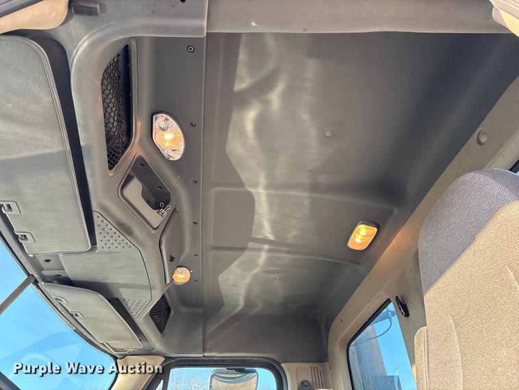 image for item FG1024 2017 Freightliner Cascadia 125 semi truck