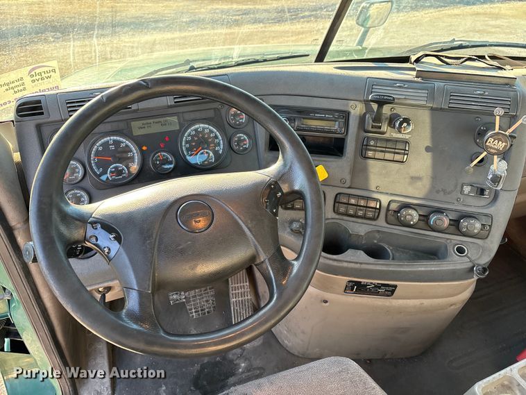 image for item FG1024 2017 Freightliner Cascadia 125 semi truck