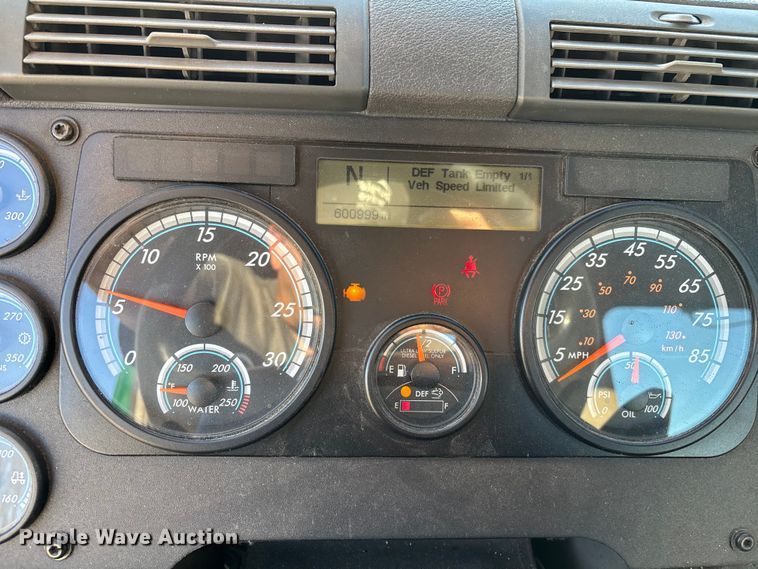 image for item FG1024 2017 Freightliner Cascadia 125 semi truck