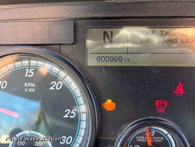 image for item FG1024 2017 Freightliner Cascadia 125 semi truck