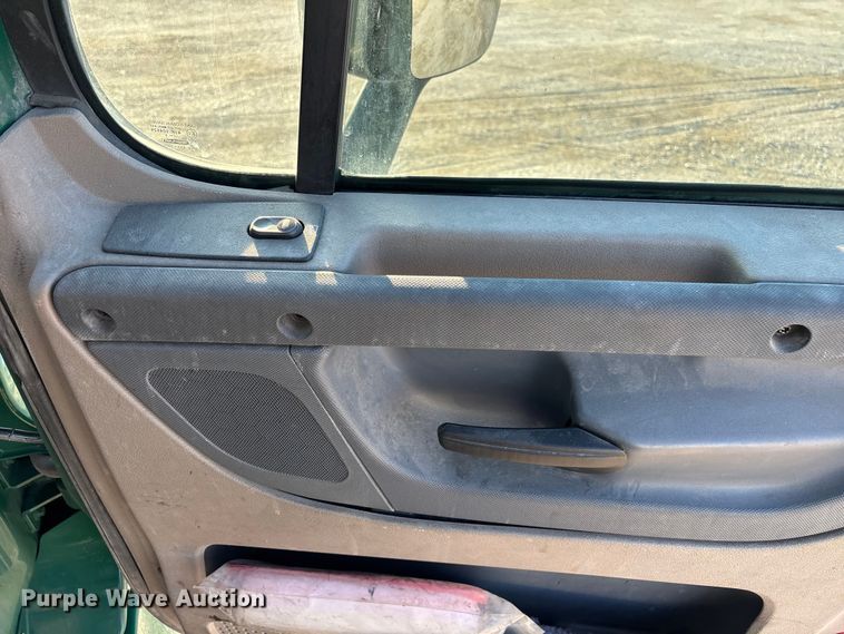 image for item FG1024 2017 Freightliner Cascadia 125 semi truck