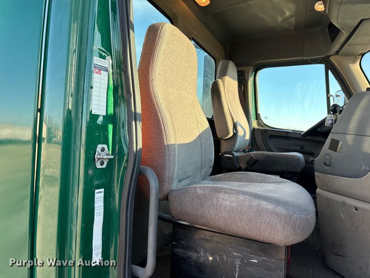 image for item FG1024 2017 Freightliner Cascadia 125 semi truck