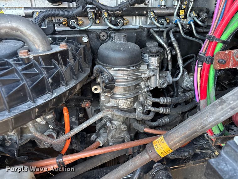 image for item FG1024 2017 Freightliner Cascadia 125 semi truck