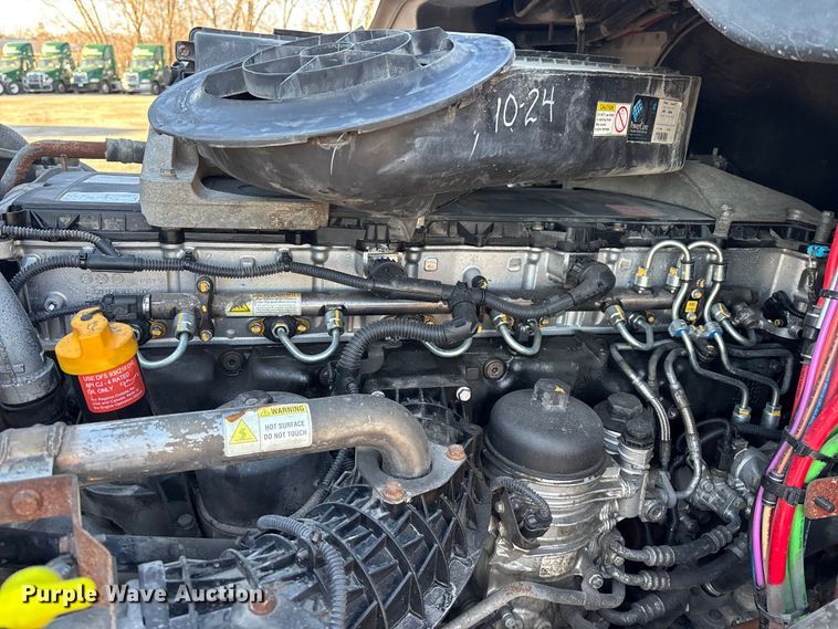 image for item FG1024 2017 Freightliner Cascadia 125 semi truck