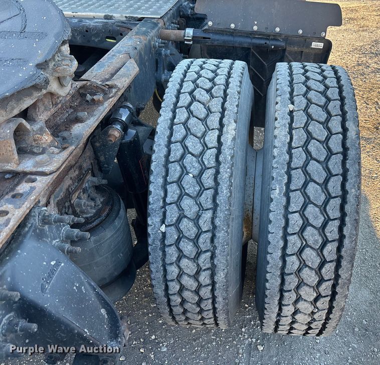 image for item FG1024 2017 Freightliner Cascadia 125 semi truck