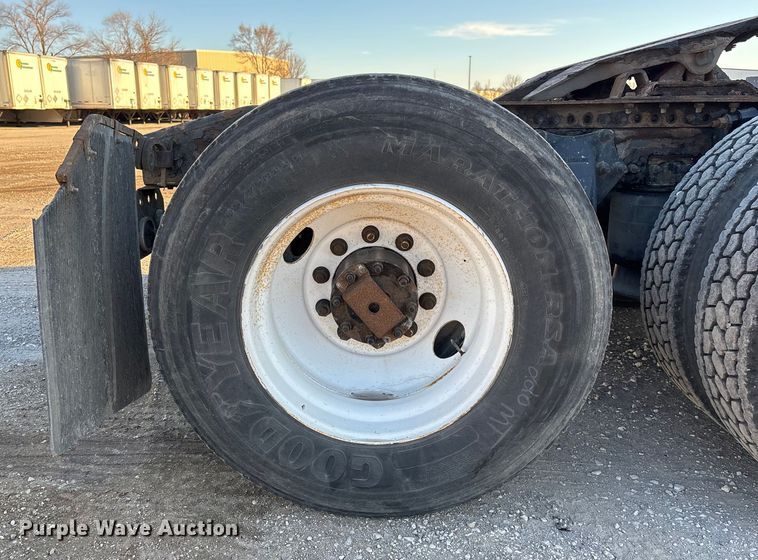 image for item FG1024 2017 Freightliner Cascadia 125 semi truck