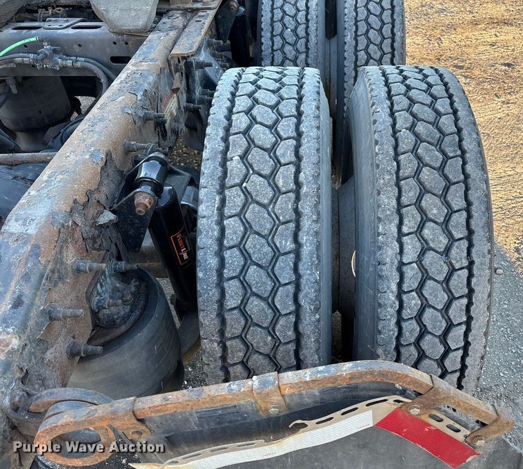 image for item FG1024 2017 Freightliner Cascadia 125 semi truck