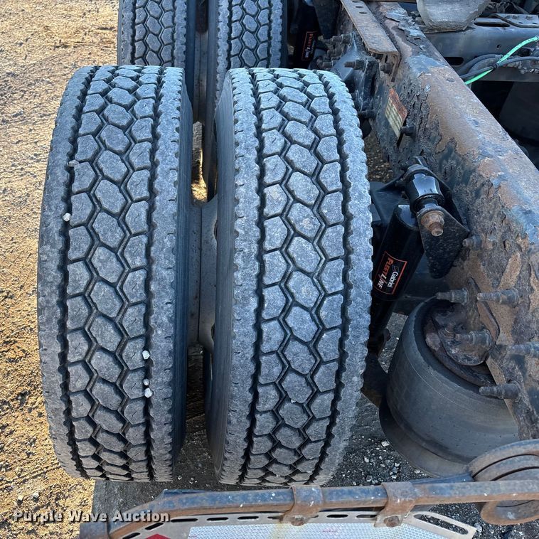 image for item FG1024 2017 Freightliner Cascadia 125 semi truck