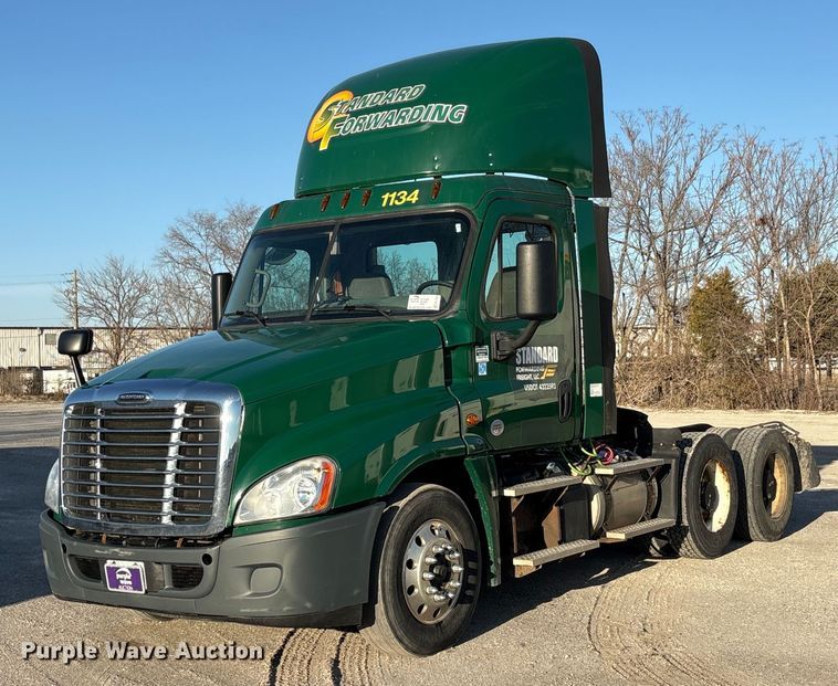 image for item FG1025 2017 Freightliner Cascadia 125 semi truck