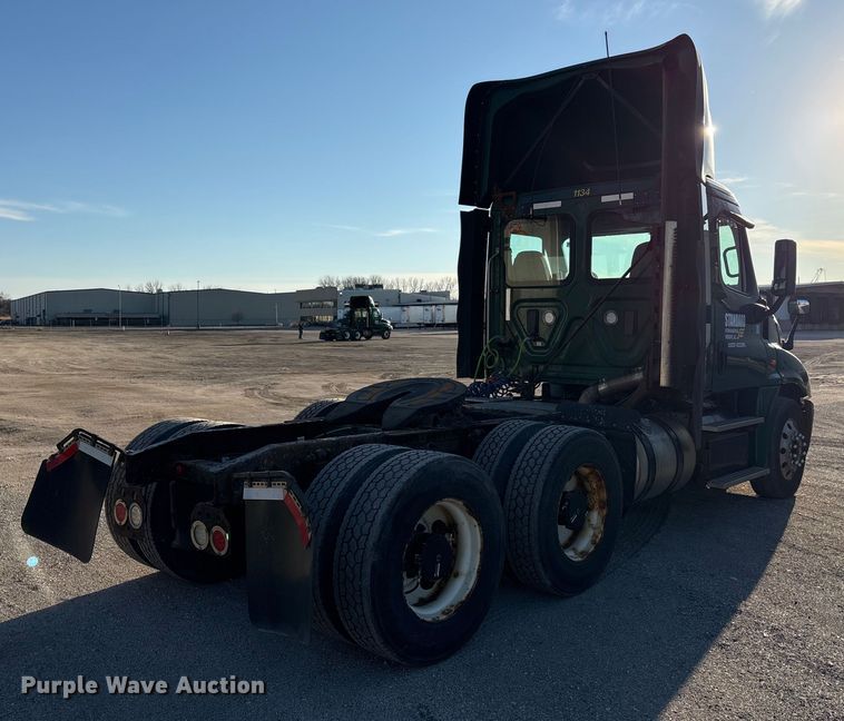 image for item FG1025 2017 Freightliner Cascadia 125 semi truck