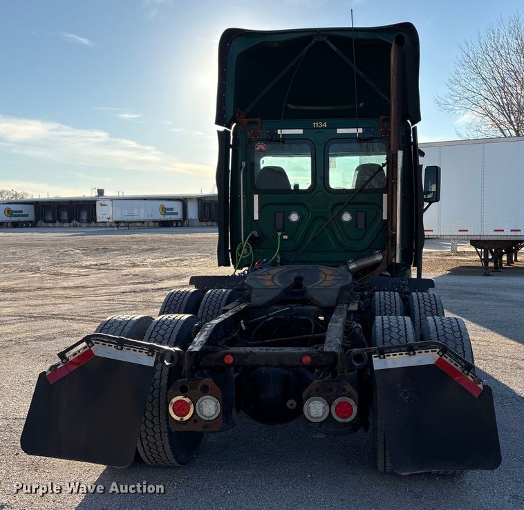 image for item FG1025 2017 Freightliner Cascadia 125 semi truck