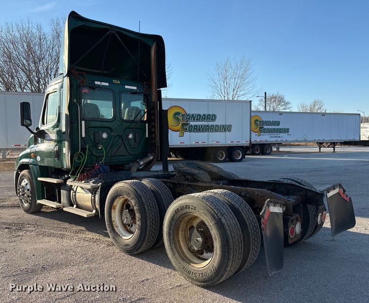 image for item FG1025 2017 Freightliner Cascadia 125 semi truck