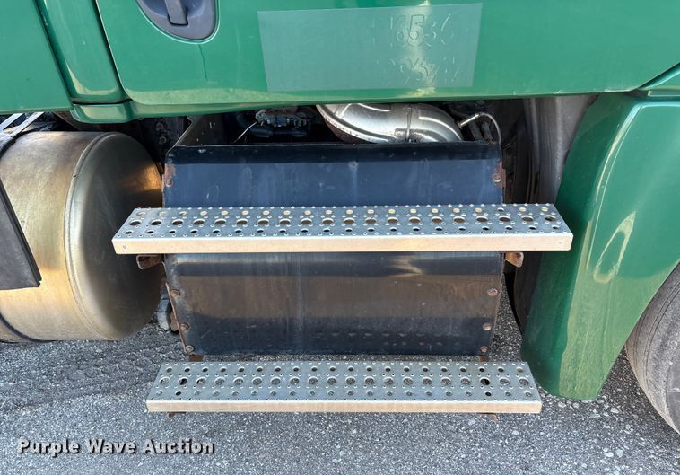 image for item FG1025 2017 Freightliner Cascadia 125 semi truck