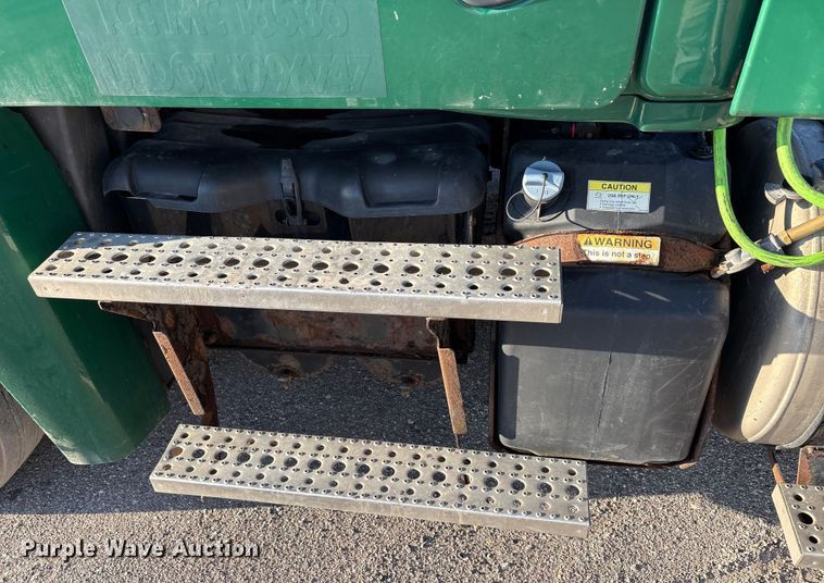 image for item FG1025 2017 Freightliner Cascadia 125 semi truck