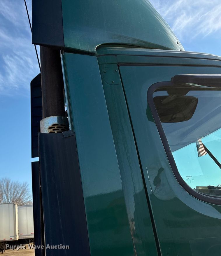 image for item FG1025 2017 Freightliner Cascadia 125 semi truck