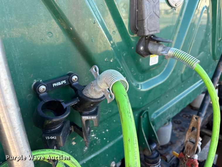 image for item FG1025 2017 Freightliner Cascadia 125 semi truck