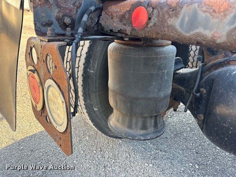 image for item FG1025 2017 Freightliner Cascadia 125 semi truck