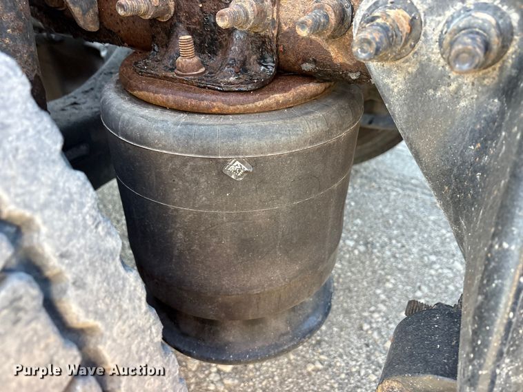 image for item FG1025 2017 Freightliner Cascadia 125 semi truck