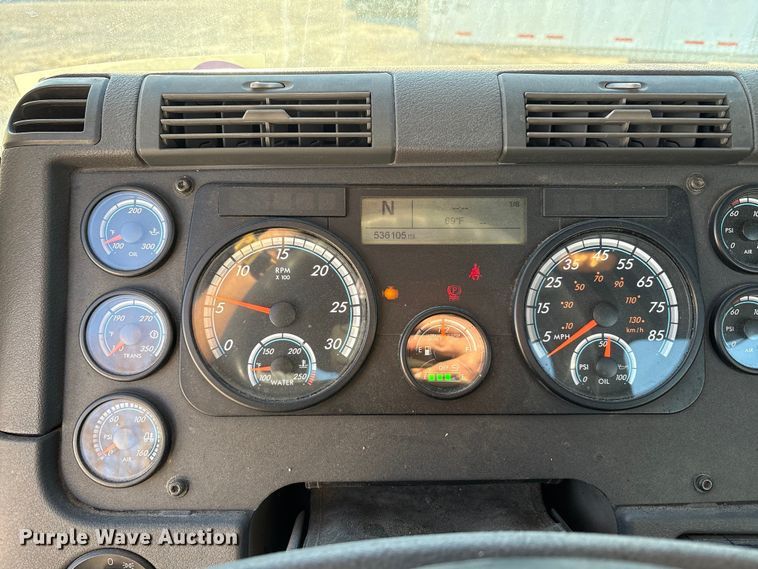 image for item FG1025 2017 Freightliner Cascadia 125 semi truck