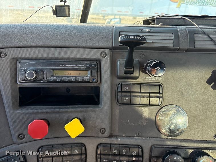 image for item FG1025 2017 Freightliner Cascadia 125 semi truck