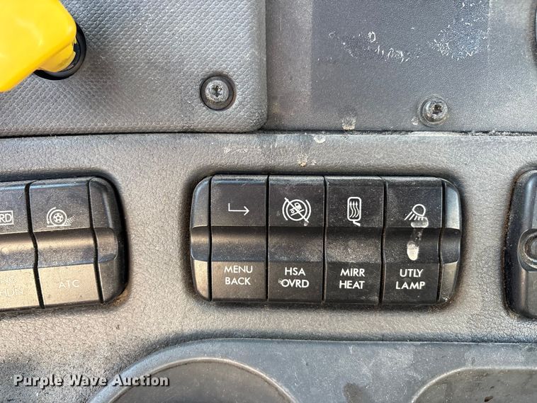 image for item FG1025 2017 Freightliner Cascadia 125 semi truck