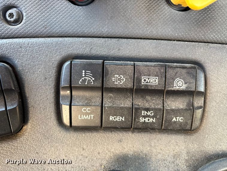 image for item FG1025 2017 Freightliner Cascadia 125 semi truck